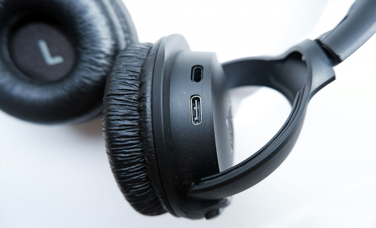 چهار باور غلط در مورد شارژ هدفون | Four misconceptions about charging headphones