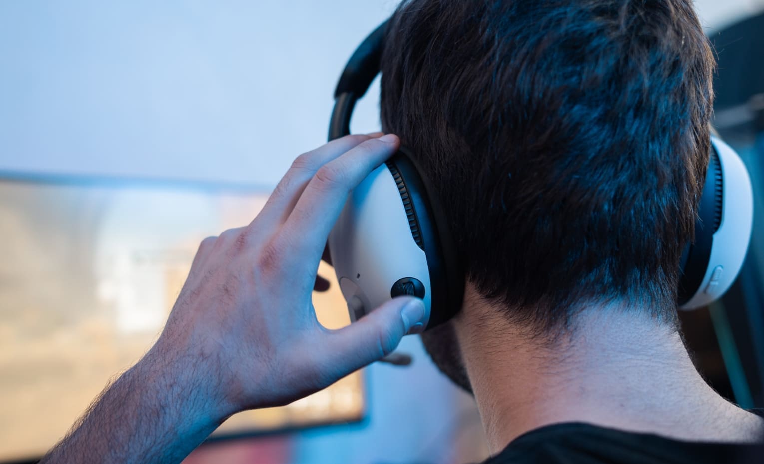 تفاوت هدفون گیمینگ و معمولی | gaming headphones vs regular