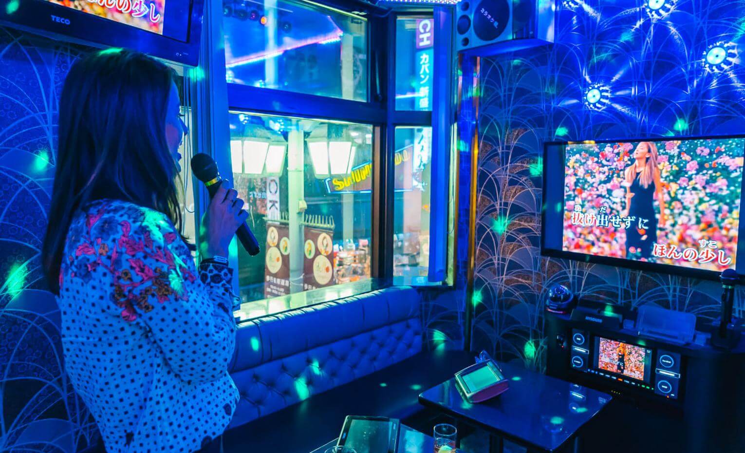 کارائوکه چیست و چه کاربردی دارد؟ + آشنایی با نحوه استفاده | what is karaoke and how to use it