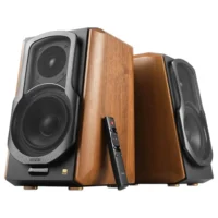 عکس جفت اسپیکر ادیفایر S1000MKII قهوه‌ای و مشکی از زاویه، همراه ریموت