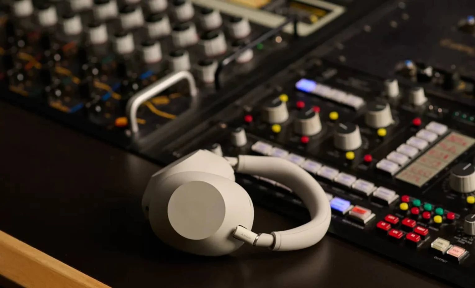 راهنمای خرید هدفون نویز کنسلینگ برای کار و مطالعه