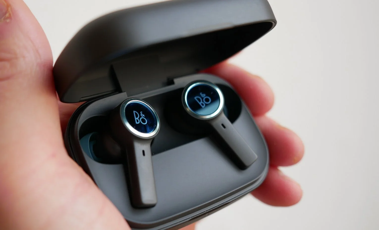 راهنمای خرید بهترین هندزفری بلوتوثی برای مکالمه در آذر 1404