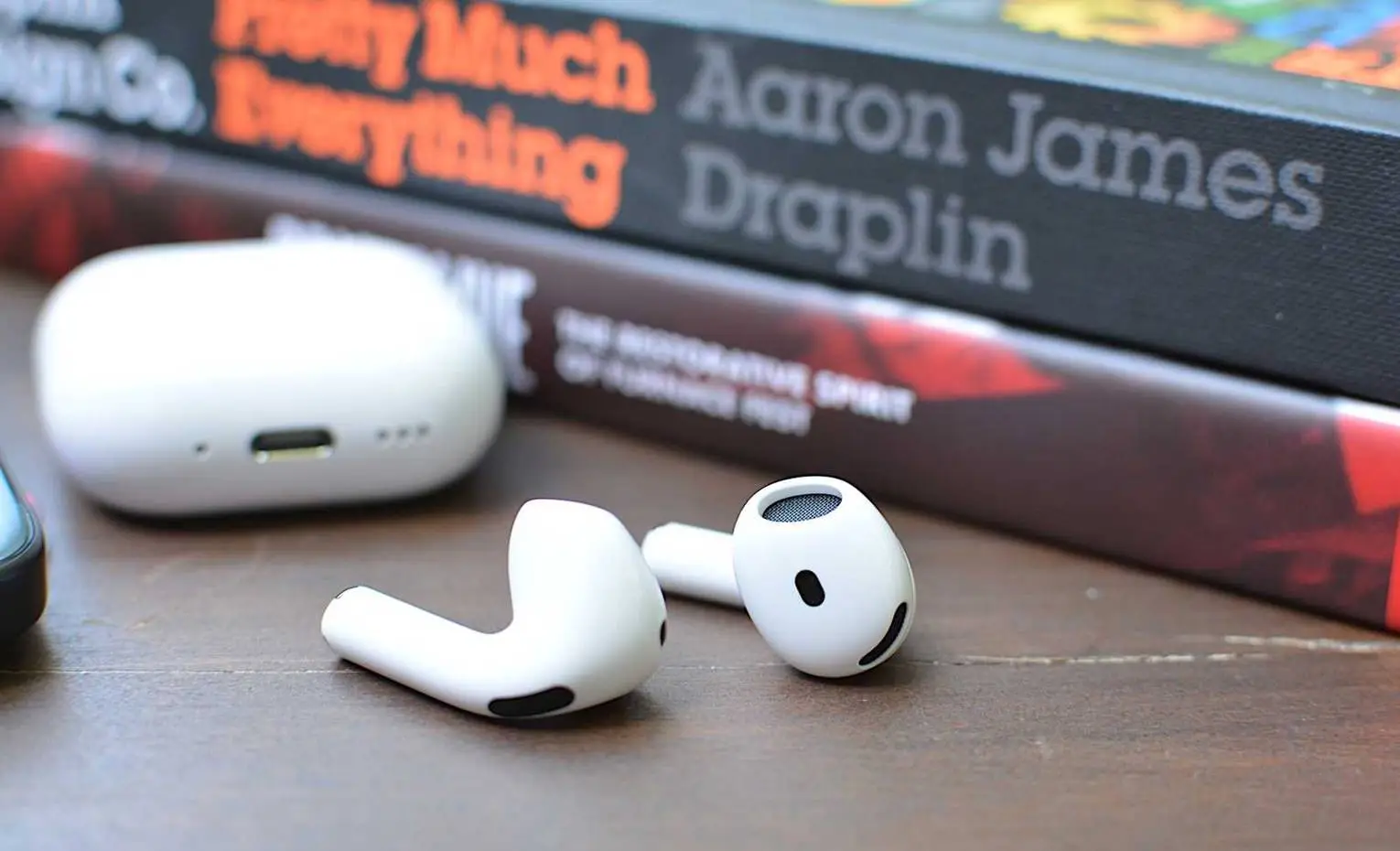 راهنمای خرید بهترین هندزفری بلوتوثی برای مکالمه در آذر 1404