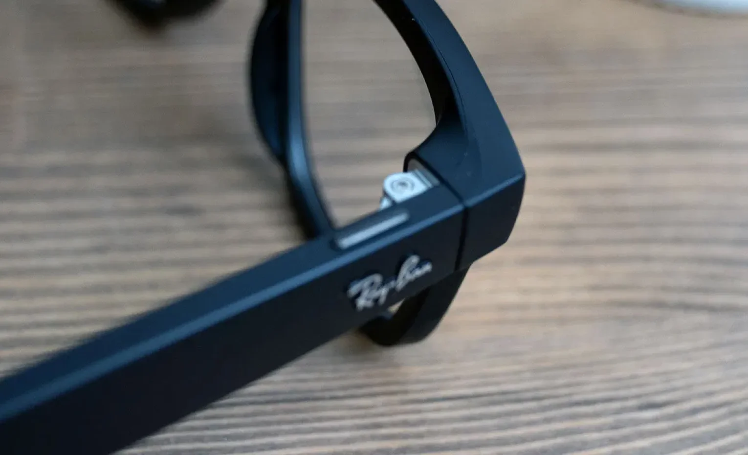 بررسی کامل نسل دوم عینک هوشمند متا ریبن