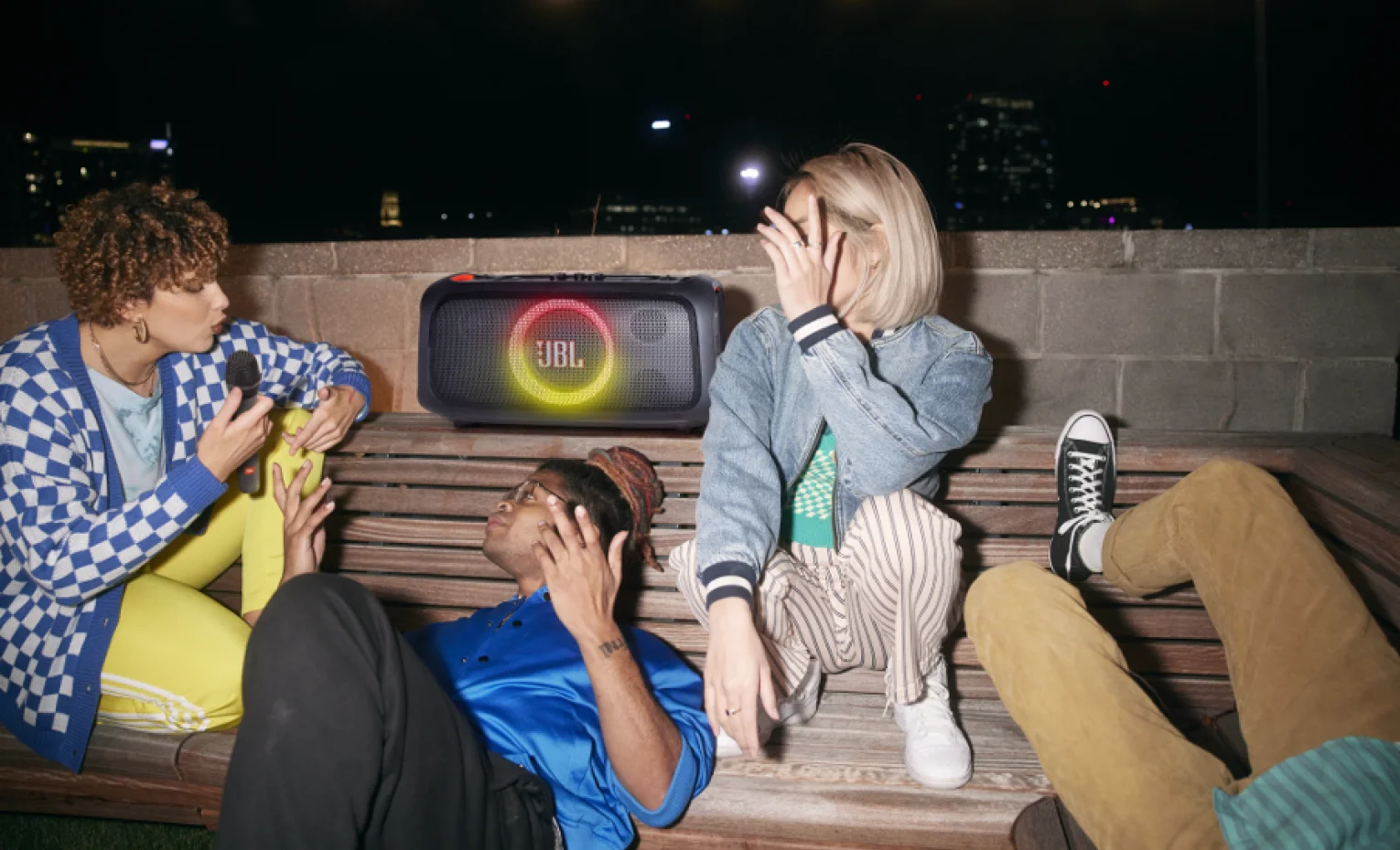 راهنمای جامع خرید اسپیکر میکروفون دار آبان 1404