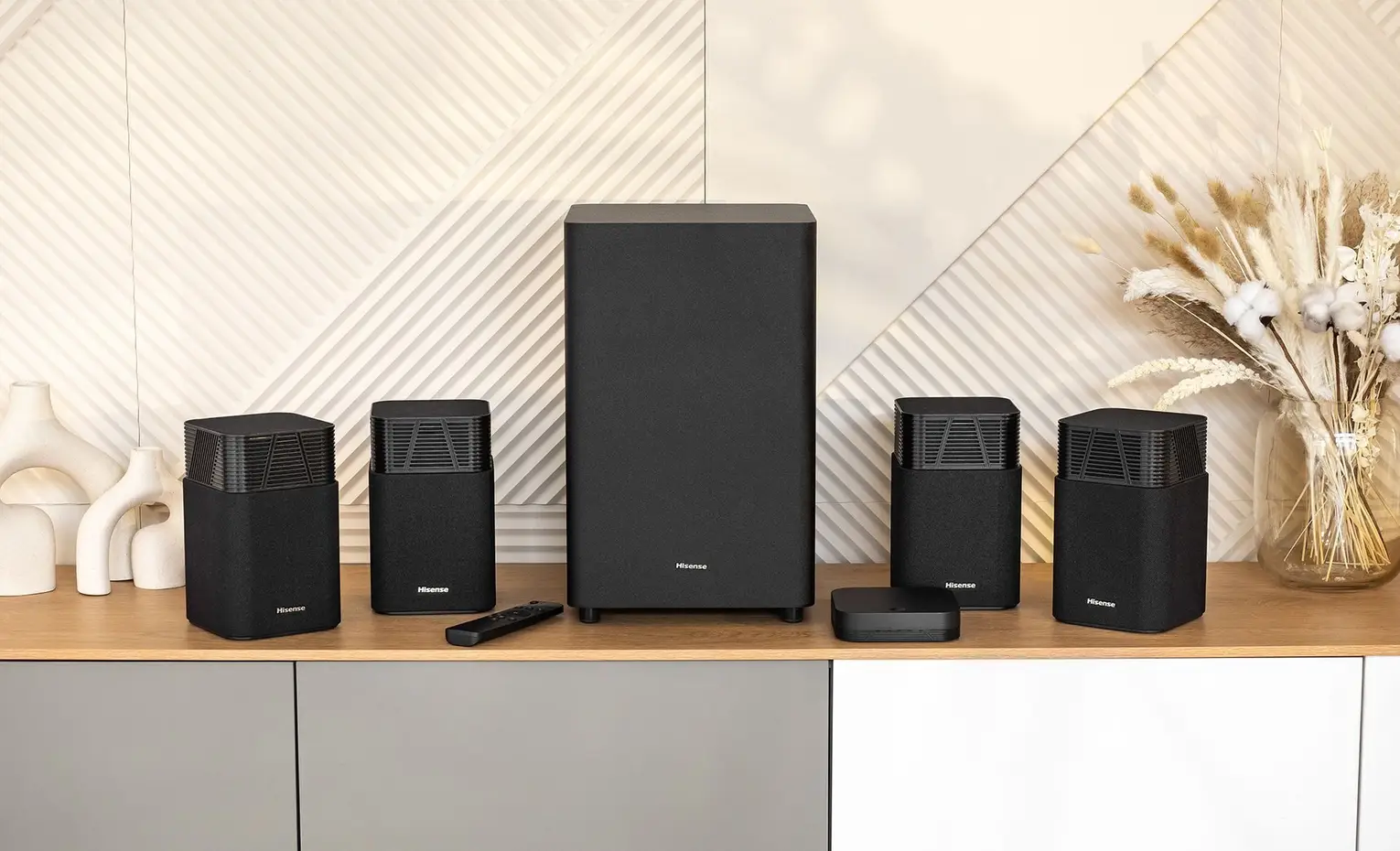 مقایسه ساندبار هایسنس HT Saturn و JBL Bar 5.1