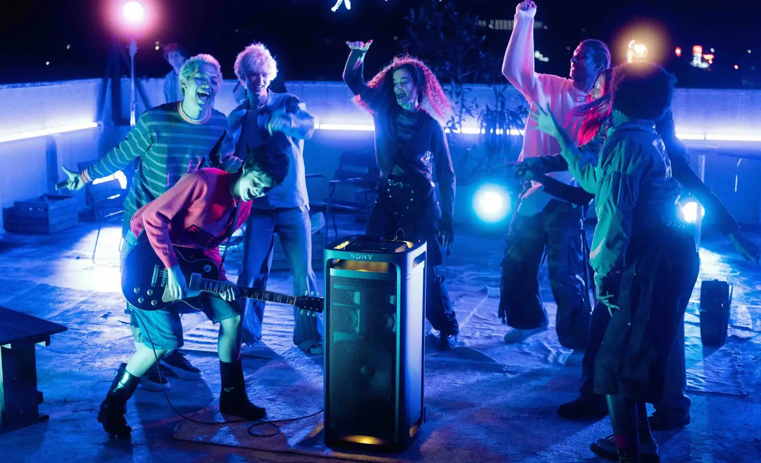 مقایسه اسپیکر سونی ULT Tower 9AC با جی بی ال PartyBox 320