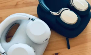 مقایسه هدفون سونی 1000X با باورز اند ویلکینز PX8 S2