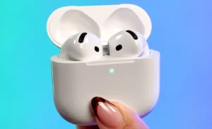مقایسه AirPods 5 استاندارد با نسخه کیس بی‌سیم