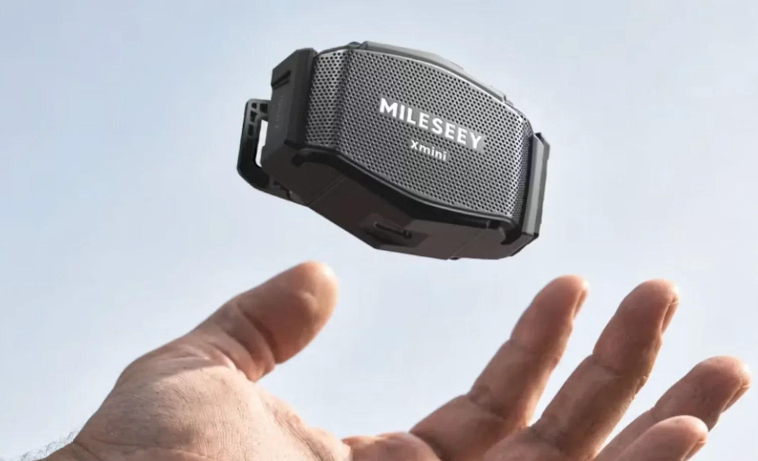 GripSound Xmini؛ اسپیکر 38 گرمی که به لباس وصل میشود GripSound Xmini؛ اسپیکر 38 گرمی که به لباس وصل میشود